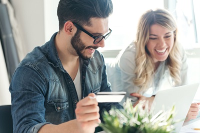 couple shopping online